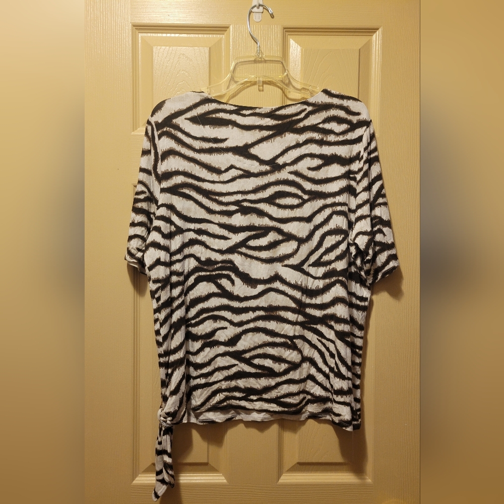 Chico's Brown And Cream Zebra Print Blouse With Side Tie - Excellent Condition - Picture 2 of 4